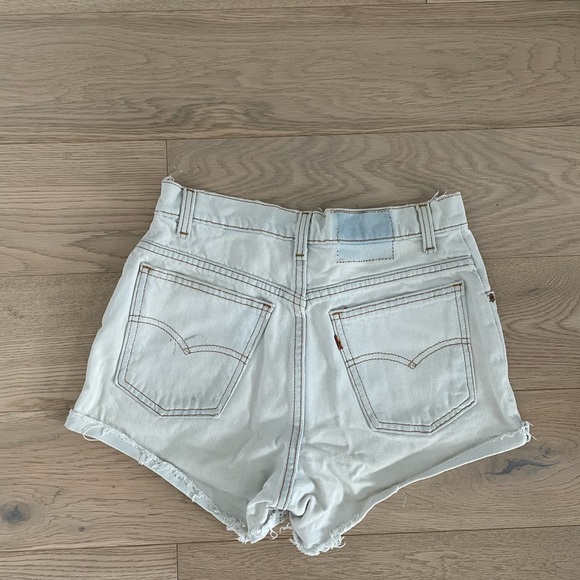 Vintage Levi cut off shorts - Picture 3 of 4
